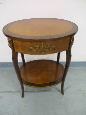 6422 - Stolek  orech + mahagon vykladany   54 x 41 cm V - 68 cm  -  5 900 kc